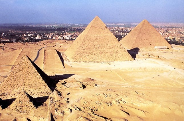 أهرامات الجيزة في مصر