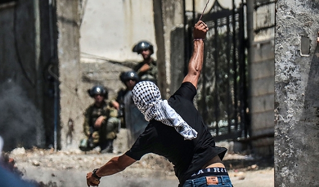 الاحتلال يحاصر بلدات نابلس: اشتباكات قرب جنين