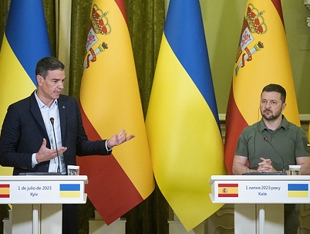 إسبانيا تجدد دعمها لأوكرانيا عبر الاتحاد الأوروبي.. وزيلنيسكي ينتقد الغرب