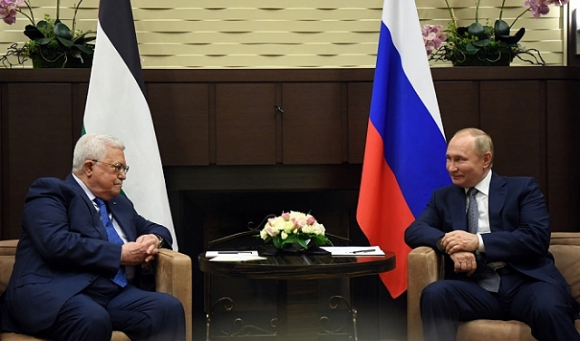 عباس وبوتين يبحثان تعزيز العلاقات الثنائية والتطورات الفلسطينية والروسية