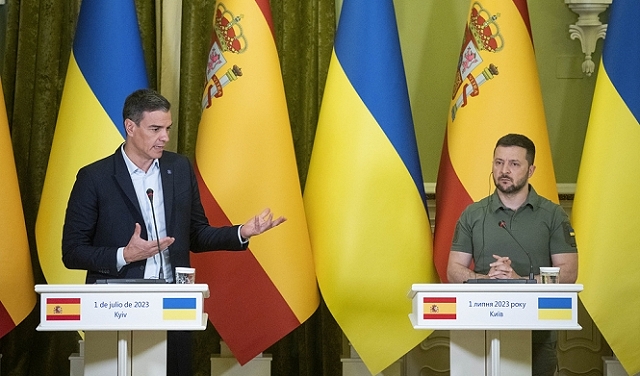 إسبانيا تجدد دعمها لأوكرانيا عبر الاتحاد الأوروبي.. وزيلنيسكي ينتقد الغرب