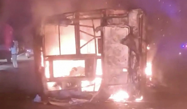 25 قتيلا جراء اندلاع حريق في حافلة بالهند