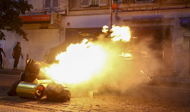 الاحتجاجات في فرنسا: الشرطة تعتزم مراقبتها بطائرات مسيّرة ورئيس بلدية يقول إنه تعرَّض لمحاولة اغتيال
