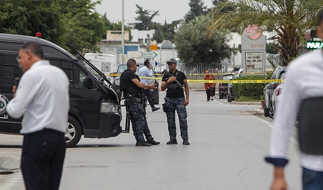 طعن رجل أمن تونسي واعتقال المهاجم