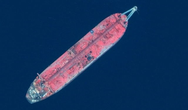 البحريّة الأميركيّة: الحرس الثوريّ الإيرانيّ احتجز سفينة تجاريّة بالمياه الدوليّة في الخليج