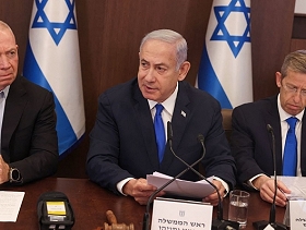 تقرير: الحكومة الإسرائيلية تبحث تقديم تسهيلات للسلطة الفلسطينية "منعا لانهيارها"