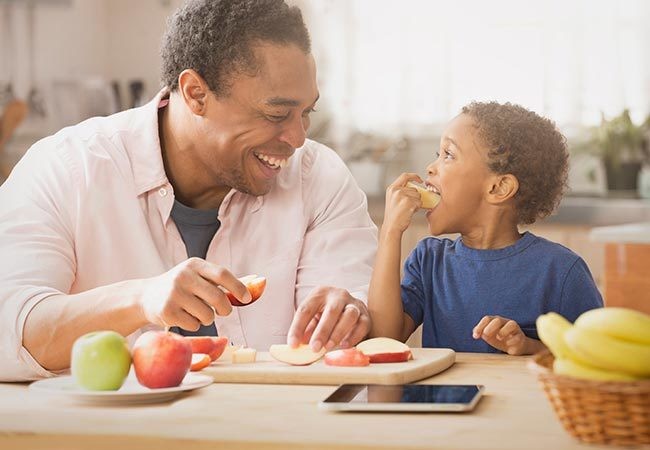 إشراك الطفل في العادات الإيجابية الخاصة بالطعام الصحي: