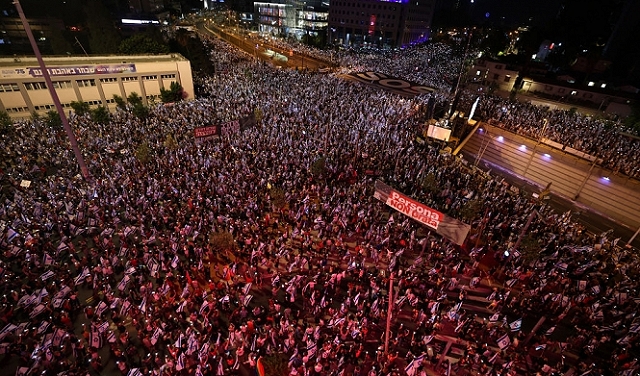 إضعاف القضاء: عشرات الآلاف يتظاهرون.. وتصعيد الاحتجاجات بدءا من الثلاثاء