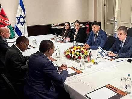 كوهين يلتقي بكينيا مع زعيم دولة إسلامية لا تقيم علاقات مع إسرائيل