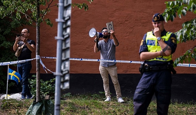السويد: حارق القرآن يدعي رفع الشرطة 
