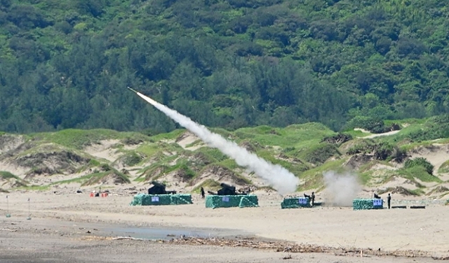 تايوان: مناورات عسكرية تحاكي الرد على هجمات صاروخية صينية