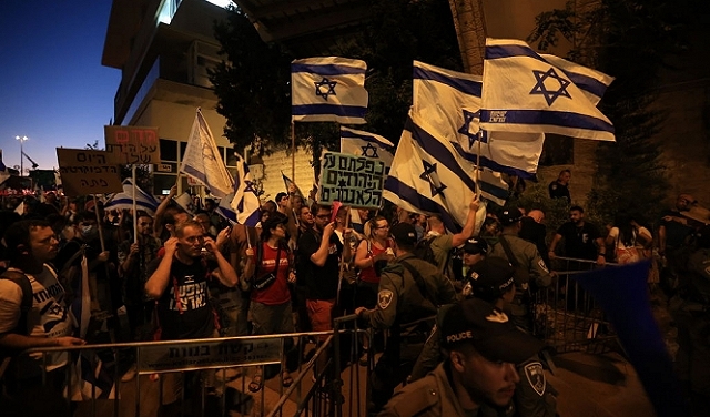 إضعاف القضاء: غالبية الإسرائيليين يخشون من حرب أهلية وتضرر الوضع الأمني