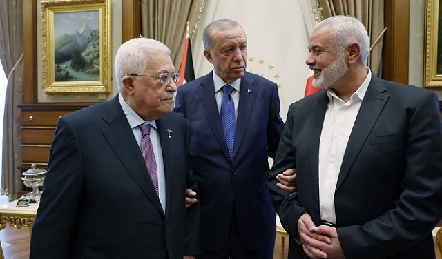 خلال لقائهما في تركيا: عباس يرفض طلب هنية الإفراج عن معتقلين وربطه باجتماع القاهرة