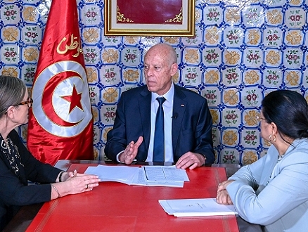 سعيد يطالب حكومة تونس بـ"إجراءات عاجلة" لحل أزمة الخبز