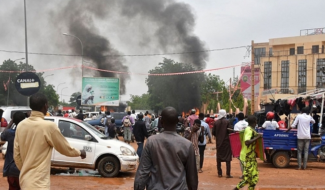 الانقلاب في النيجر... كيف يمكن أن تؤثّر تداعياته على دول عربيّة؟