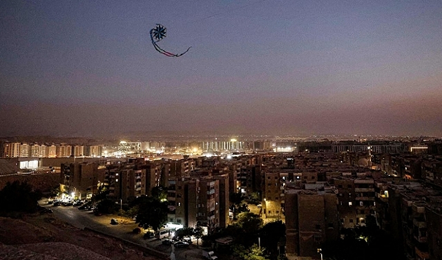 مصريون ينتقدون بسخرية قرار قطع الكهرباء لـ
