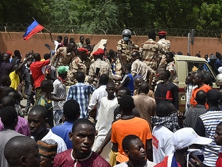 "إيكواس" تفرض حصارا اقتصاديا على النيجر وتلوح باللجوء للقوة