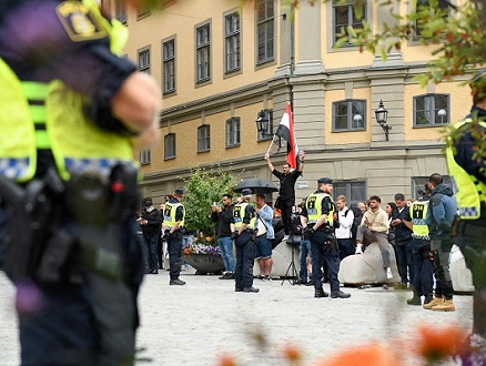 رغم الإدانات الدوليّة: إحراق القرآن مجددا في ستوكهولم بمصادقة الشرطة السويدية