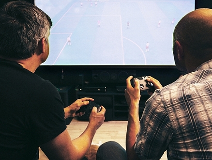 تطور أجهزة الألعاب: من Atari إلى PlayStation و Xbox