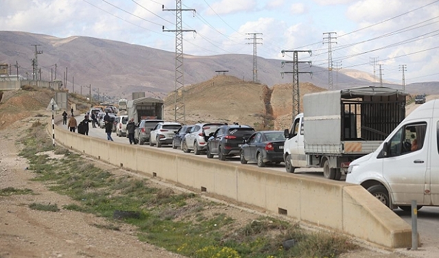 الاحتلال يغلق مداخل أريحا ويعيق حركة الفلسطينيين والمسافرين للأردن