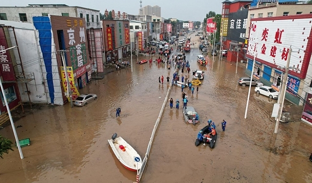 قتلى ومفقودون وشوارع صارت أنهُرا: هكذا باتت الصين إثر سقوط أمطار غير مسبوقة منذ 140 عاما