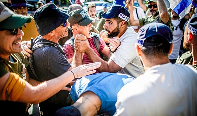 متطوعون يجمدون خدمتهم في الشرطة الإسرائيلية احتجاجا على إضعاف القضاء