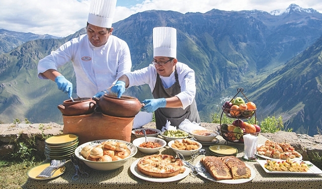 سياحة الطهي: استكشاف الطعام والمطبخ كمظهر رئيسي لتجارب السفر