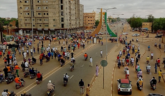 النيجر: الانقلابيون يهددون بالرد على 
