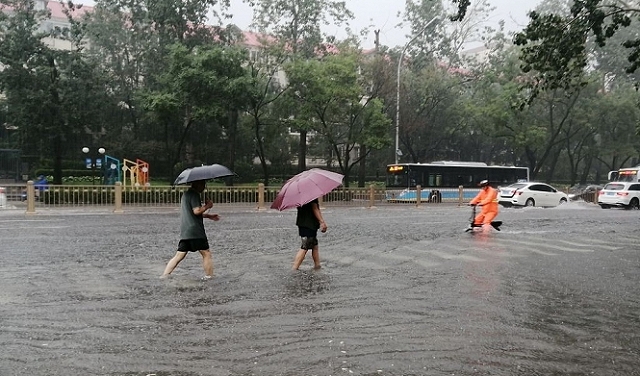 عشرة قتلى في فيضانات بمنطقة متاخمة لبكين