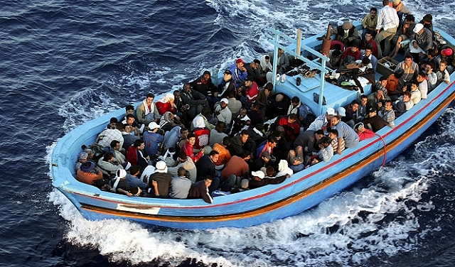 أكثر من 30 مفقودا إثر غرق قاربين لمهاجرين قبالة سواحل إيطاليا