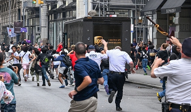 نيويورك: مؤثر أميركي يحشد 5 آلاف شاب واندلاع مواجهات مع الشرطة