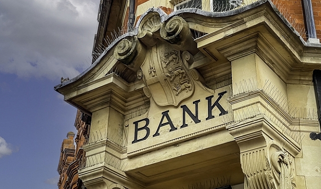 الصناعات المصرفيّة: من حلّ مشاكل التجارة إلى التحكّم بالبشر
