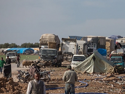 سورية: النظام يمدد السماح بنقل المساعدات الأممية عبر معبري باب السلامة والراعي