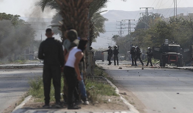 قوات الاحتلال تقتحم مخيم عقبة جبر في أريحا وتعتقل 3 شبان