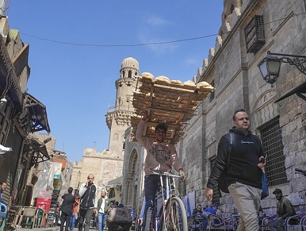 مصر: التضخّم السنويّ يقفز إلى 38.2% وتوقُّع ارتفاع الدين العام إلى 95.6%