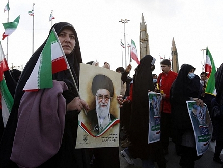 طهران: واشنطن ستطلق سراح الإيرانيين المحتجزين لديها
