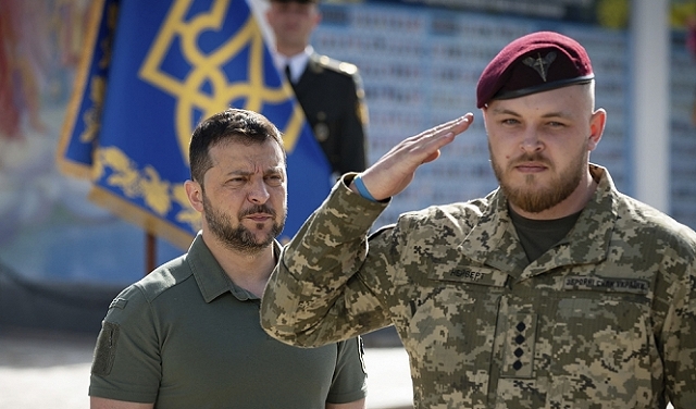زيلينسكي يقيل المسؤولين عن التجنيد العسكري في أوكرانيا