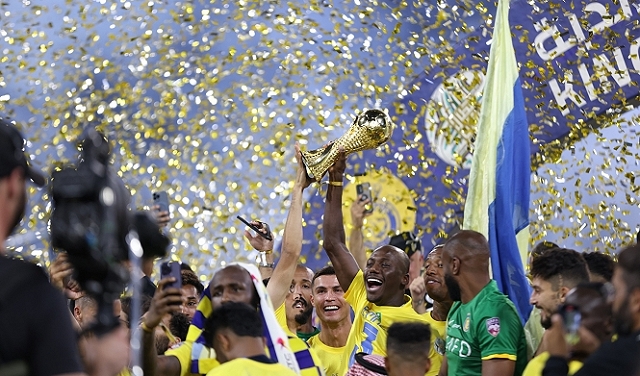 رونالدو يقود النصر إلى رفع كأس الملك سلمان للأندية البطلة
