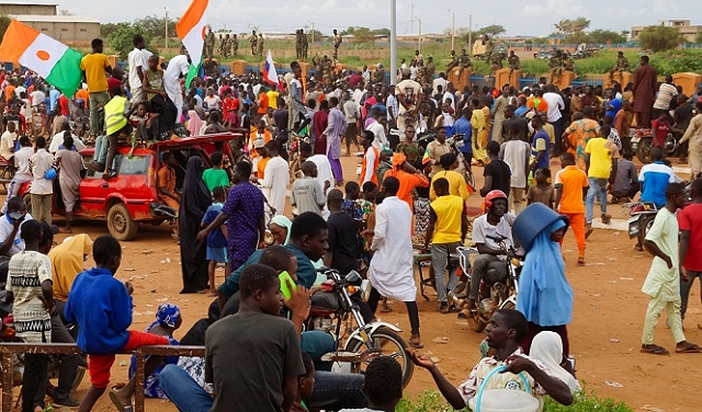 انقلابيو النيجر يعتزمون محاكمة الرئيس المخلوع بتهمة 