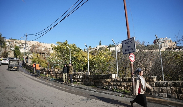 القدس المحتلة: مستوطنون يستولون على أرض والاحتلال يخطر بهدم منشآت