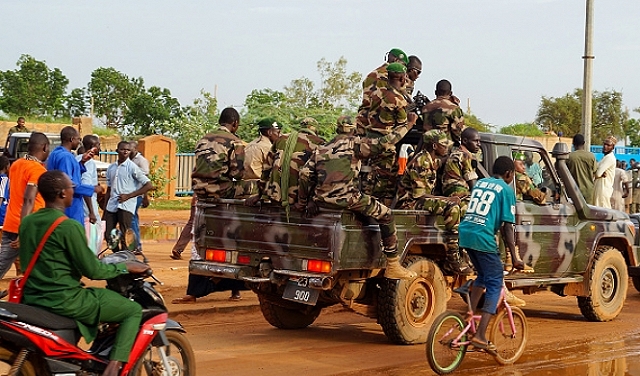 إيكواس تبحث خطة لنشر قوات بالنيجر : مقتل 17 جنديا بهجوم مسلح