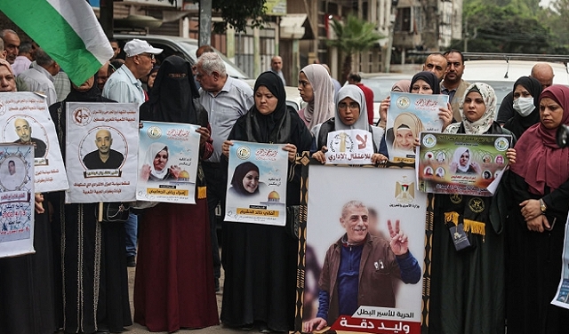 الحركة الفلسطينيّة الأسيرة تُعلن تعليق الإضراب الجماعيّ عن الطعام بعد انتزاع حقوق من الاحتلال