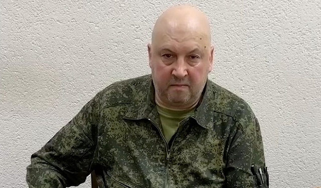 إعفاء قائد القوّات الجويّة الروسيّة الغائب منذ تمرّد 