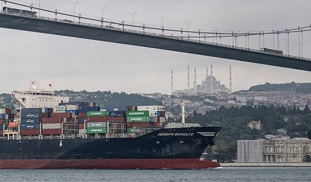 تركيا: تعليق الملاحة عبر البوسفور بعد تعطل سفينة شحن