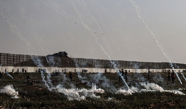 غزة: إصابات إثر استهداف الاحتلال متظاهرين قرب السياج