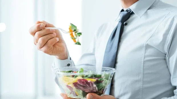 9 نصائح تضمن لك تناول طعام صحي إذا كنت مشغولًا