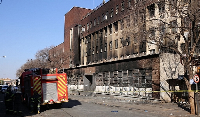 ارتفاع حصيلة قتلى الحريق في جوهانسبرغ إلى 76
