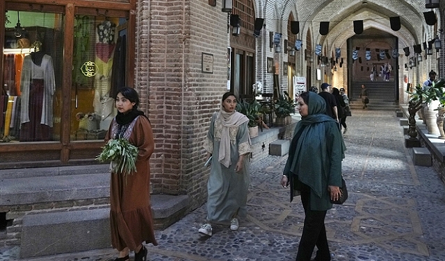 خبراء أمميون يصفون إلزامية الحجاب في إيران بـ