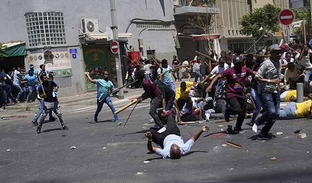 تل أبيب: أكثر من 150 مصابا بينهم بالرصاص الحي إثر احتجاجات للإريتريين