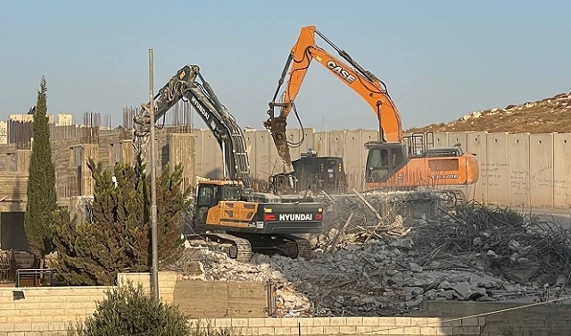الاحتلال يهدم 12 منشأة تجارية وسكنية شرق القدس